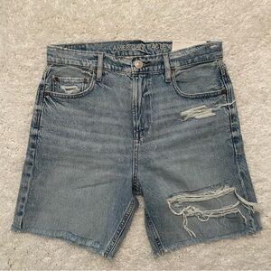 American Eagle distressed Skater Jean shorts low rise size 4 NWT
